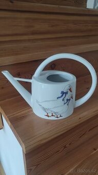 Porcelánová zahradní konev vzor Husy