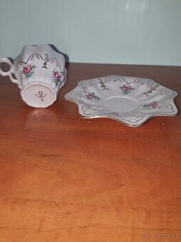 Růžový porcelán-hrnek s podšálkem
