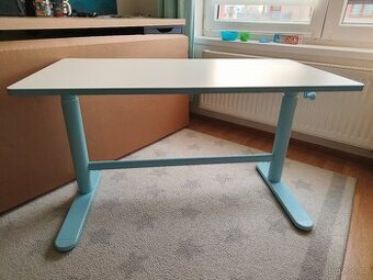 Výškově nastavitelný rostoucí pracovní stůl