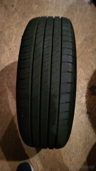 Goodyear 215/60R17 100H