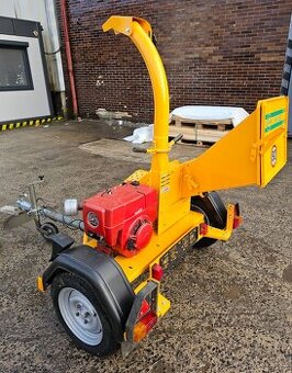 NĚMECKÝ profi ŠTĚPKOVAČ DŘEVA - jako přívěs s SPZ