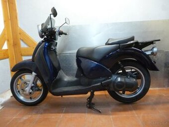Aprilia Scarabeo 200. rok 2002. Najeto 34677km.