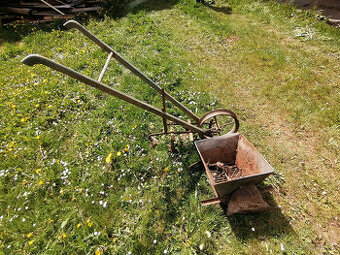Prodám historický secí stroj