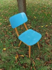 Dřevěná židle s plastovým sedákem a opěradlem