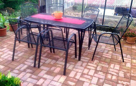 Nový kovový zahradní stůl s drátěnou vrchní desko - 1