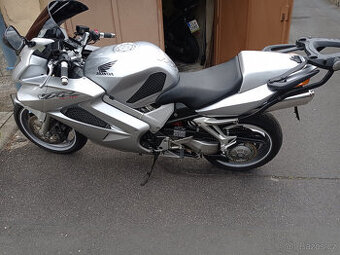 Honda vfr 800-vtec