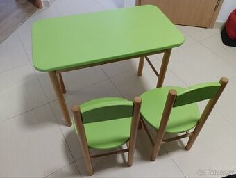 Dětský stolek s židličkami