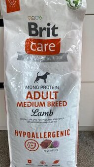 Granule Brit Care jehněčí Hypoallergenic Adult Medium Breed - 1