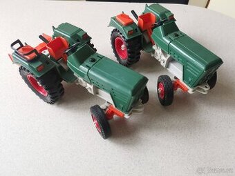 2x Stará retro hračka traktor.