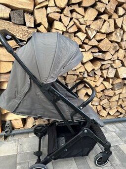 Hauck Travel N Care 2022 Dark Olive