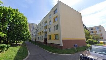 3+1, 79m2, 2.p v HK: šatna, lodžie, sklep, výtah: Pražské P.