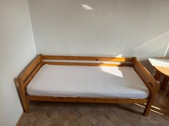 Prodám postel z masivu 90x200cm