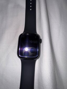 Apple Watch Series 8, GPS, 41mm z temně inkoustového hliníku