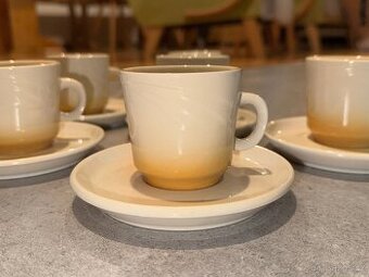 Šálky s podšálky na espresso