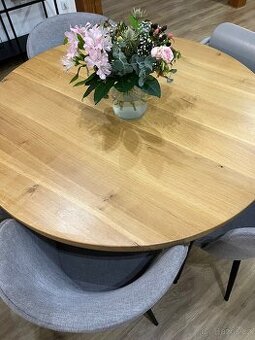 Jídelní kulatý stůl - dub - průměr 130 cm