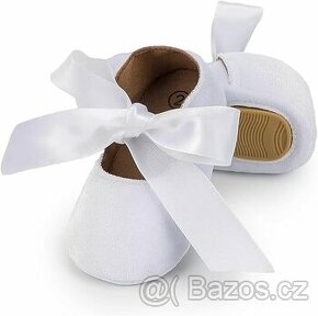 Nové, semišové capáčky s mašlí