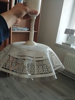 stahovací retro lustr bílý