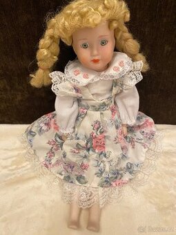 Porcelánová panenka 40 cm