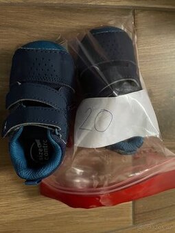 Boty 20 a sandále 22