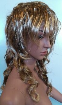 figurín dámská s parukou