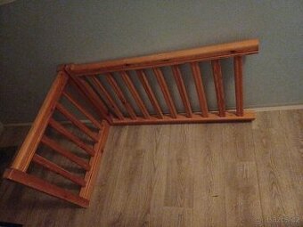 Dřevěné zábradlí na schody