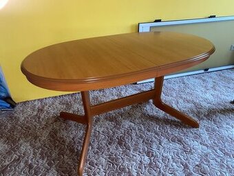 Rozkládací jídelní stůl