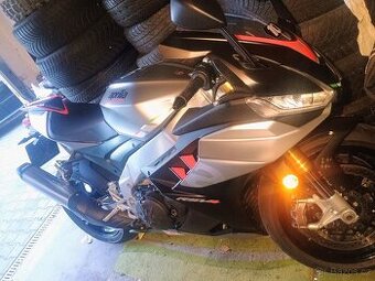Aprilia RSV4 1100RR 2023 160kw Super cena 