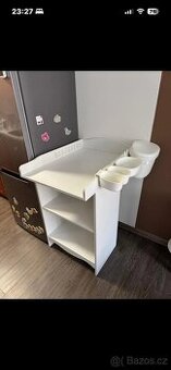 Přebalovací pult a zároveň skříňka 2v1 + 5 košíků