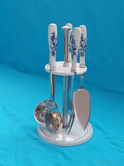Cibulák - stojan s 5-ti kusy servírovacího náčiní.