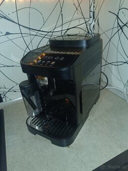 kávovar DēLonghi Magnifica Evo