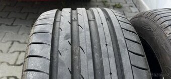 Letní pneu 255/45 R17 7 mm, cena 1 200 Kč za obě.
