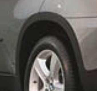 PRODÁM ORIGINAL PLASTOVE LEMY BLATNÍKŮ NA  BMW X5 - E70