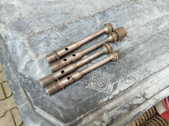 Tatra 603 nové chladiče oleje a srouby