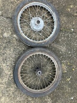 přední a zadní kolo JAWA 250 Pérák