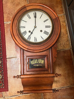 Staré, použité kyvadlové hodiny