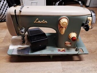 Šicí stroj Lada