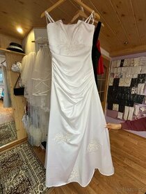 Svatební šaty velikost 36 - bílé s krajkou