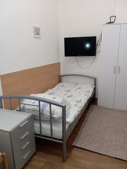 pronajmu samostatný, nepruchozí , zařízený pokoj 14m2