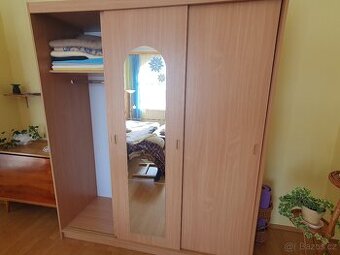 Prodám nevyužitou skříň - 1