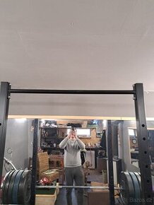 posilovaci věž na bench Press