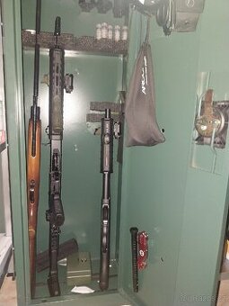 Prodám sbírku zbraní Glock, Remington, AK47, revolver
