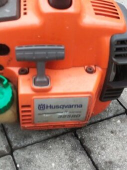 MOTOROVÝ VYŽÍNAČ HUSQVARNA