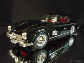 Mercedes Benz 300 SL černý Bburago 1/18