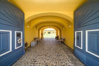 Objekt bývalého statku Český Krumlov, 5 km stranou