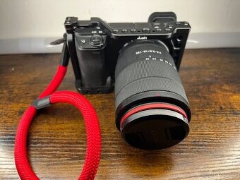 Sony A6400 + 18–135mm OSS + příslušenství