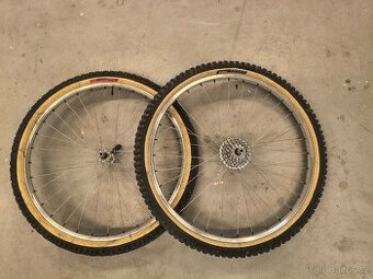 Zapletená kola 26" Shimano XT / ARAYA 7000 / Panaracer