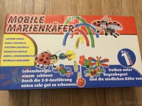 Dřevěný kolotoč nad postýlku