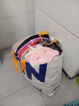 Velky balik oblečení holka 5-9let 2 tašky action 15kg