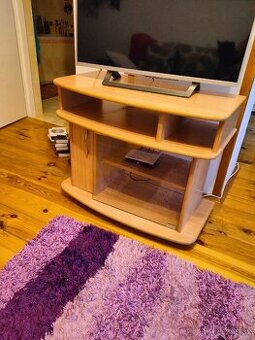 Krásný televizní stolek