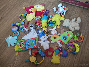 Hračky pro miminko - chrastítka, kousátko, plyšáci
